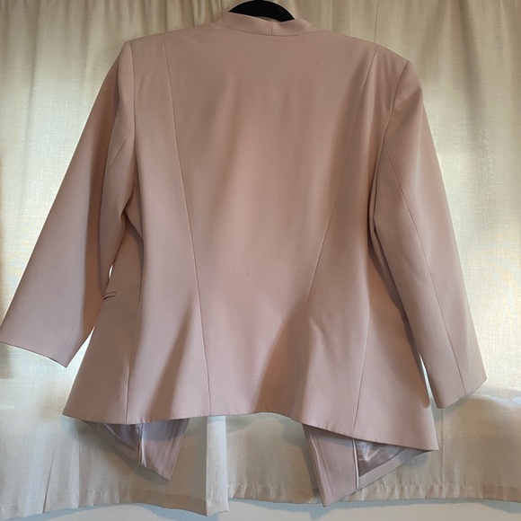 Dusty Rose Short Blazer - Picture 2 of 2